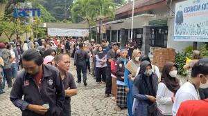 Warga Berburu Beras Murah