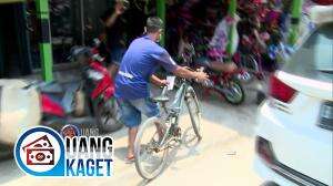 Pak Marzuki dan Time Keeper Belanja Pake Sepeda - Uang Kaget Eps. 100
