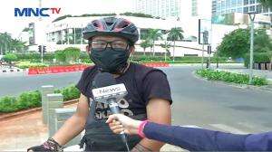 Warga Bersepeda Di Bundaran HI Saat Akhir Pekan