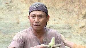 Bapak Surya Hanya Berbekal Pisang Rebus Untuk Makan Siang - Bedah Rumah Eps. 661