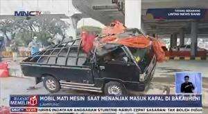 Pikap Bawa Jengkol Terguling