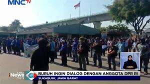 Ribuan Buruh Blokir Akses Jalan Tol Dalam Unjuk Rasa Tolak UU Cipta Kerja