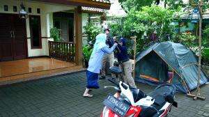 Ada Apa Itu Ribut-Ribut? - Dunia Terbalik Eps. 2332