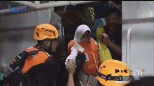 Evakuasi Penumpang KM Sakura Express