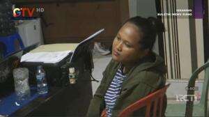 Emak-Emak Minta Minta Uang Paksa ke WNA