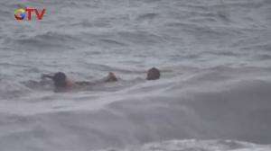 Perahu Tenggelam, Nelayan Terapung