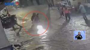 Sepeda Motor Masuk Saluran Air