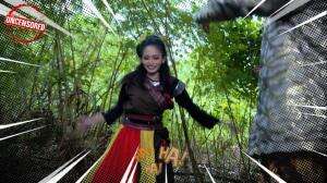 Berantem Tapi Kok Senyum Sendiri