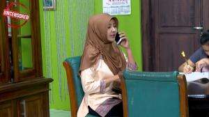 Babeh Deketin Ibu-Ibu Siapa?