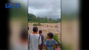 Evakuasi Seorang Penambang Pasir Yang Terjebak Banjir Bandang Berlangsung Dramatis