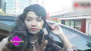 Kumpulan Reaksi Lucu Terciduk Ngaca Di Mobil Orang