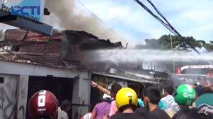 Diduga Korsleting Listrik, Puluhan Rumah di Makassar Terbakar