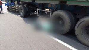 Seorang Ibu Ditemukan Tewas Saat Mengiring Mobil Jenazah