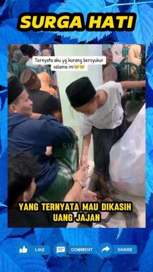 Bantu kumpulkan botol bekas di sebuah acara pengajian, pria ini dengan senamg hati, beri uang jajan kepada bocah hebat ini.