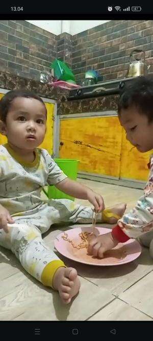 Bocil Lomba makan Mie 😀😀
#MyFirstVideoOnHOT+
#fyp
#CeritaAnakIndonesia 
