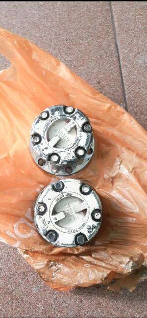 Freelock original Jimny ex luar, bila berminat bisa komen untuk pemesanannya. Oh iya, lengkap dengan baut kunusnya 12 pcs ya. Jangan lupa ik