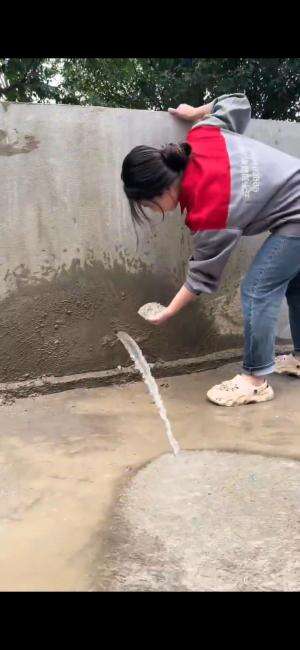 Dia nelakukannya dengan mudah