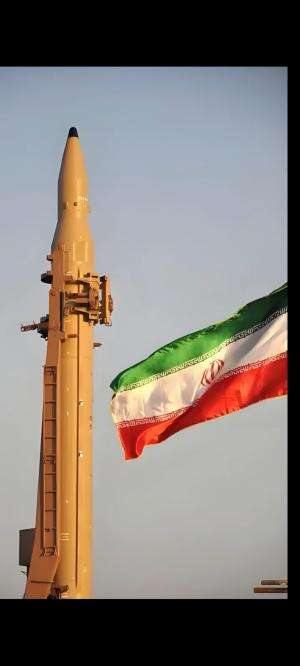 Iran memborbardir Israel 