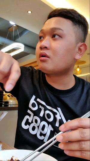 makan sambil ngobrol seru tentang kerjaan kami😊 part 1 #RCTIPlus #shortplus #makan #kuliner #food #seafood 