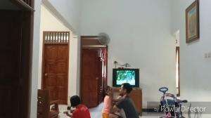 Ketika Cinta melebihi batas kata, dia akan sebahagia ini. Tidak melihat siapa dan mengapa, tetapi bagaimana cinta bisa dilakukan.