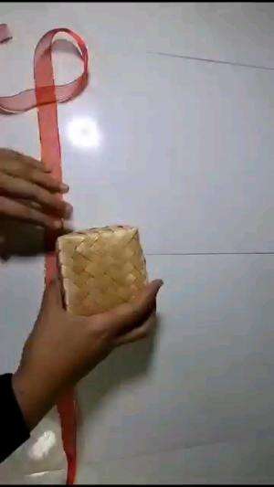 MEMPERCANTIK BUNGKUSAN

#tipsandtrik #tips #trik #tutorial #kreatif #hiburan #inspirasi #inspiratif 