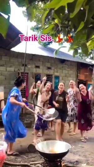 Goyang Emak emak 😂😂💃💃💃
#goyang #emakemak#Seru juga nih ##Viral #Bahagia #rcti #RCTIoke #BahagiaBersamaku 