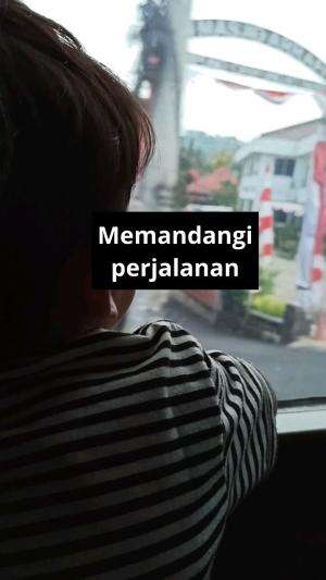 Menikmati perjalanan. 