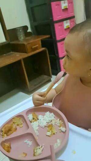 Noora sudah belajar makan 😁  #NooraKhadijahAlKhered  #mpasi  #masyaallahtabarakkallah  #gakmasakgakmakan  #RCTIPlus 