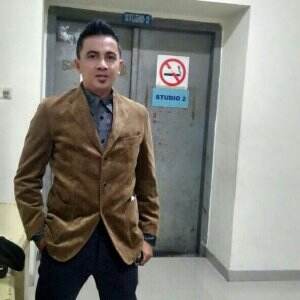 Ketika Tangan dan Kaki Berkata (Chrisye) Cover by Herry Herman, semoga berkenan🙏
