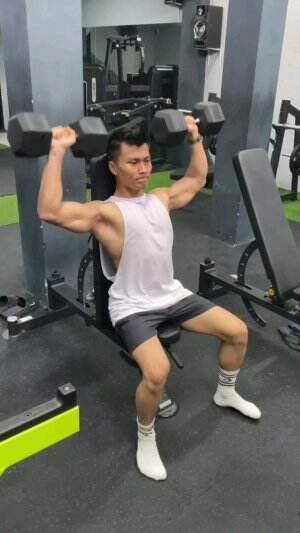 shoulder day melatih bahu biar bulat
.
.
.
.
 #latihanbahu  #gym #gymlife #gymmotivation #gymmodel #fitness #gymaddict #fypシ 
