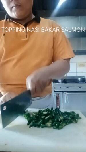 topping nasi bakar salmon. menu untuk berbuka puasa dan sahur. tambahkan kemangi dan pete jika suka. selamat mencoba.  #showyourtalent 