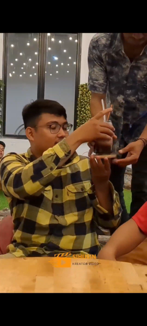 Dad Jokes Battle 32

Ada jokes kalian ? Coba komen dibawah yak!

#dadjokesbattle #komedi #tebakanlucu #jokesbapakbapak #tebakangaring #tebak