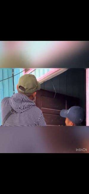 Pemilik rumah ini merasa lelah dengan kelakuan pengontrak yang tidak mau bayar uang sewa dan tidak mau angkat kaki dari kontrakan tersebut, 