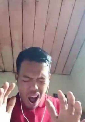 Nama Saya Adie Husein. Saya dari Medan, Saya suka sekali langunya Once mekel