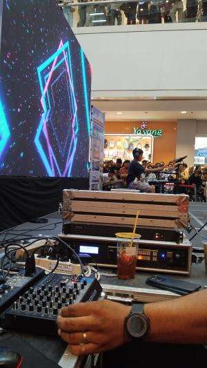 Anak Sd Menunjukan kemahiran bermain drum
#drumband
#bass
#Viral 
