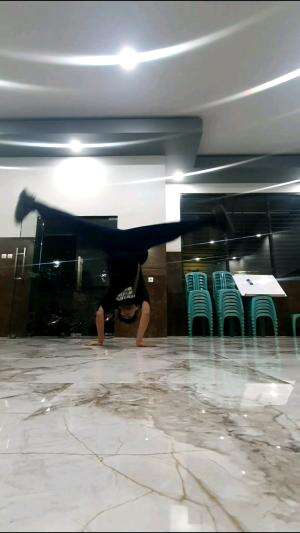 BREAK DANCE