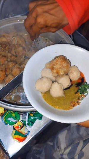 Kuy makan baso dulu guys #minivlog 