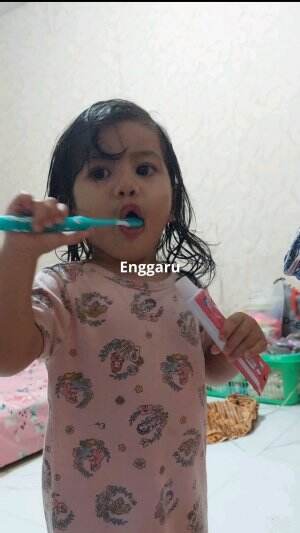 jangan lupa gosok gigi gengsss #gosokgigi #ayokitagosokgigi #elena21bulan #RCTIPlus #HOTrctiplus #bayigemes 