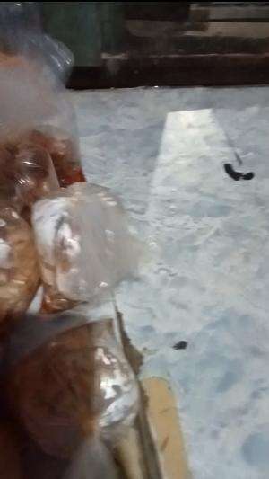 JUALAN NYA TIAP HARI 
 #larismanis
 #tanjungkimpol
 #daganganhabis
 #uangkumpul
