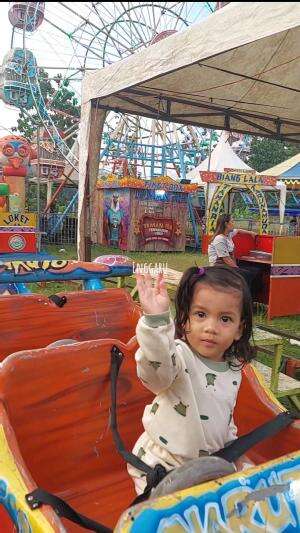 gamau turuun hahah #Odongodong #pasarmalam #jalanjalan #momnkids #mymomhappy 
