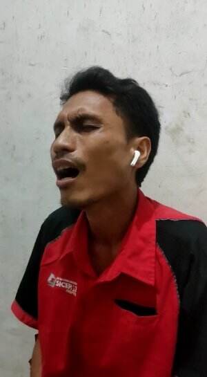 Gays tolong di nonton dan di vote ya video cover shalawat saya lagi ikut ajang nih, Thank'z lagi ya Shalawat Sa'Adah cover Julhan Mahulette