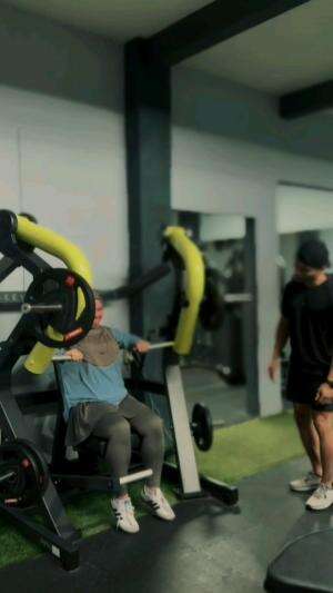 cewek sekuat apa angkatanya?? 
.
.
.
 #gym  #gymmotivation 