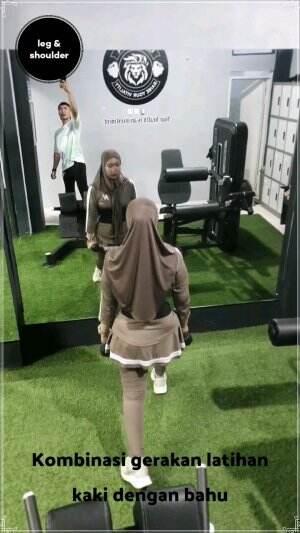 Bisa di latih di rumah!! Kombinasi gerakan latihan kaki dengan bahu 
.
.
.
 #gym #latihanotot #ngencanginotot #sehat #fyp 