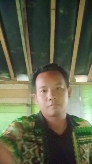 Nama : Rampeli Alamat: Dusun 1 Teluk kijing 2 kec lais kab Musi Banyuasin provinsi sumatera selatan lagu: Keramat umur:26 Tahun