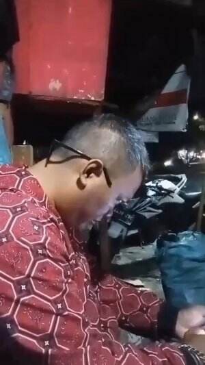 sedang menunggu