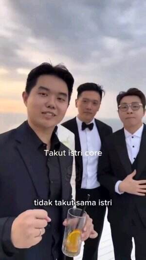 Takut Istri Core❗


 #takutistricore #kocakcore #videolucu #videokocak #bapakbapakcore #core #funny #funnyvideo #ngakak #kocak 