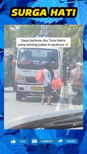 Bertemu ibu penjual kerupuk tuna netra, pria ini bantu borong jualannya dan beri ongkos untuk pulang kampung.