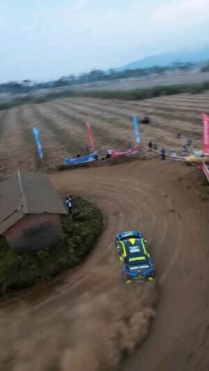 "Hunting" Mobil Tercepat Ditanah Vs Drone FPV 