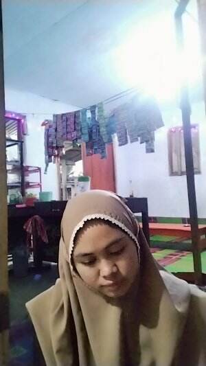 bismillah. assalamu'alaikum🙏 perkenalkan aku Anggi Nabella, umur 19 tahun asal dari Lampung, disini aku menyanyikan sholawat Thibbil Qulub,