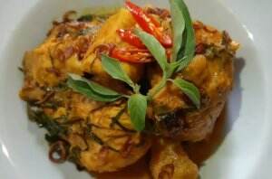 Fresh Graduate yang susah mencari pekerjaan, mencoba peruntuhan mengikuti Audisi Master Chef Indonesia Season 10.